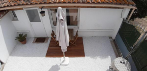 petit studio indépendant dans jardin avec parking et portail électrique